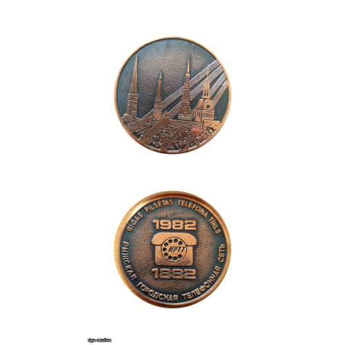 Piemiņas galda medaļa "Rīgas pilsētas tālruņa tīklam 100" (1882–1982)