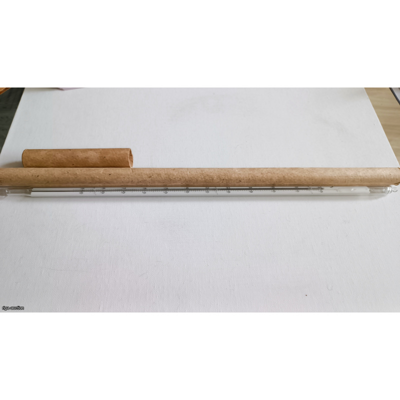 Laboratorijas stikla termometrs oriģinālajā kartona aizsargfutrālī-tūbā. TL-15 (PSRS, 1976. g.). Garums: 39 cm.  Laboratorijas šķidruma zemtemperatūras pilnas iegremdēšanas termometrs.