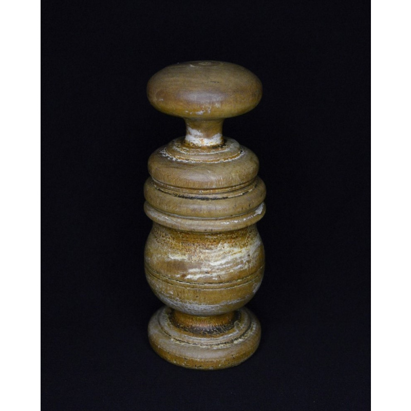 pepper shaker (to grind pepper)