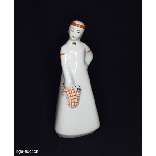 figurine "Girl with mittens"