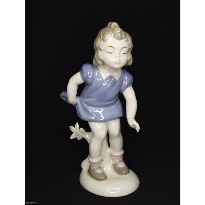 figurine "Girl"