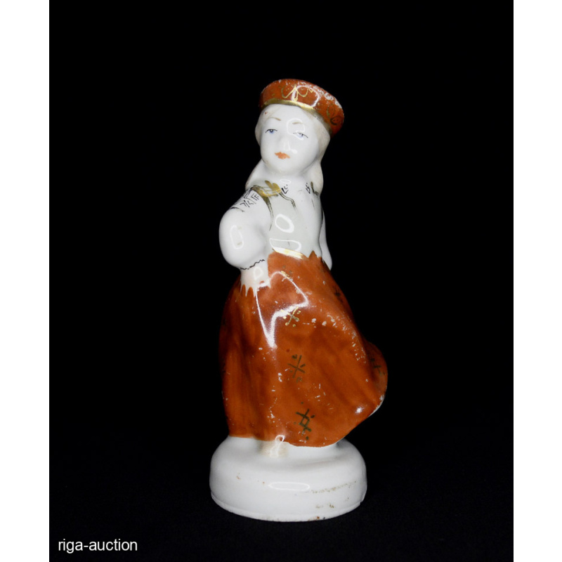 figurine "Girl in folk costume"