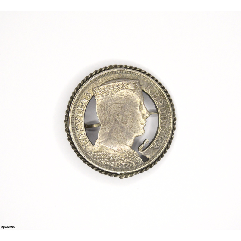 silver brooch of 5 lats