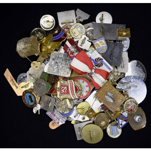 various badges 101 pcs.