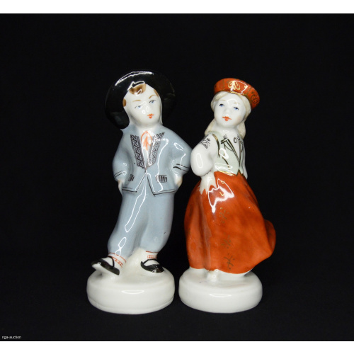 figurine "Girl and boy in folk costumes"