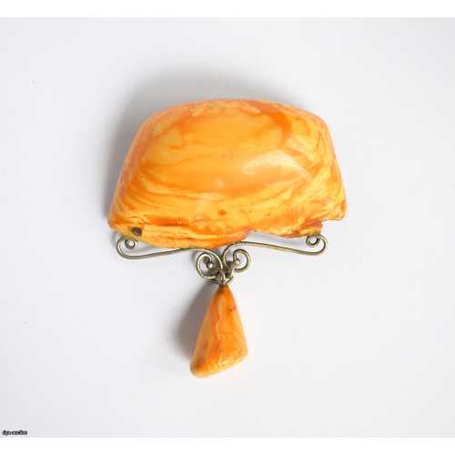 amber brooch, 23.2 grams