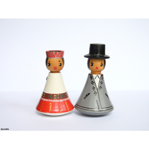 figurines "Boy and Girl in Folk Costumes", Riga (Latvia), USSR