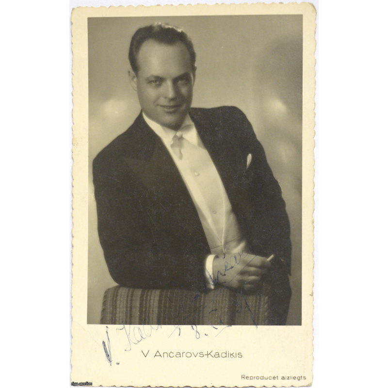 mākslinieka "V. Ančarovs-Kadiķis" parakstīta fotogrāfija, Latvija