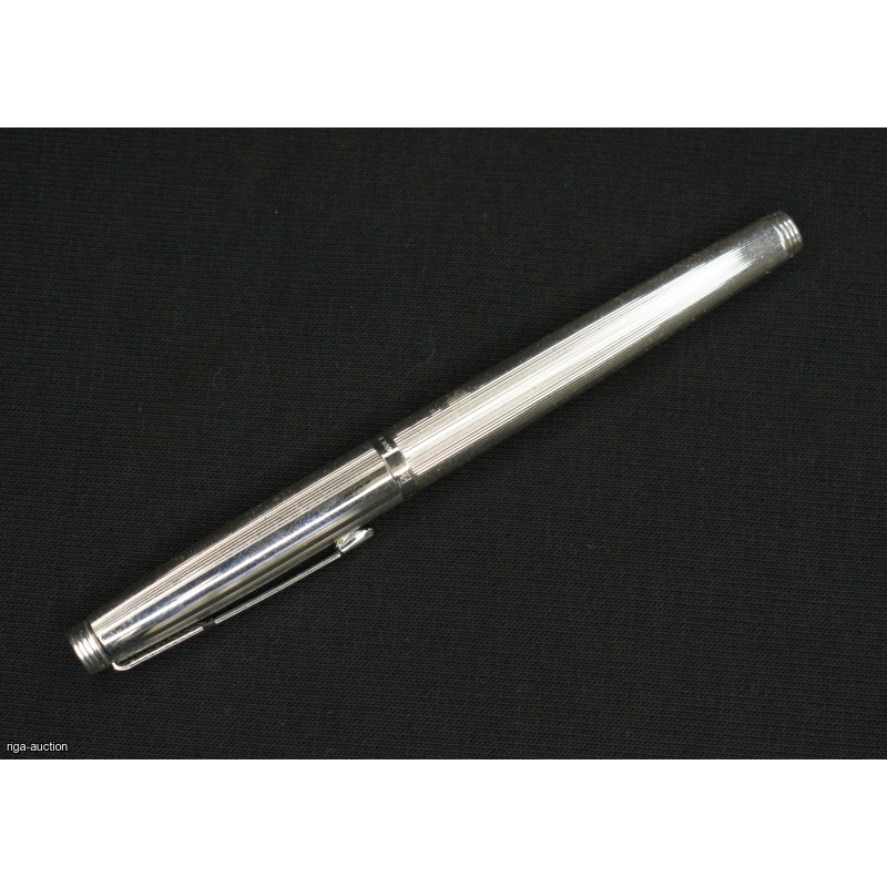 Parker fountain pen with a gold nib, France