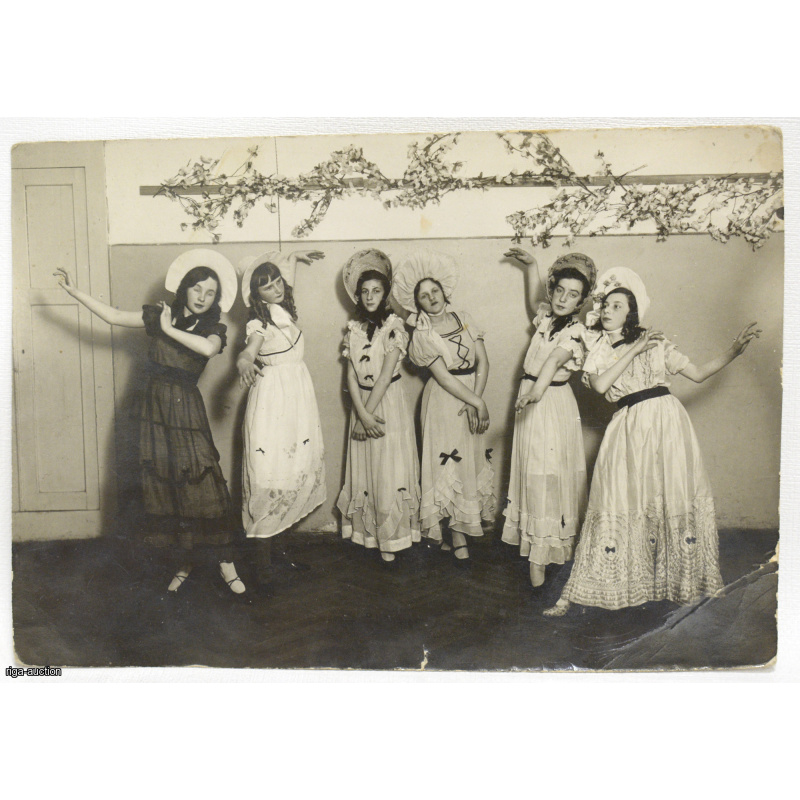 photo "Young Ladies - Theater", Latvia