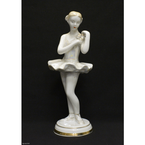 statuete "Balerīna ar ziedu", PSRS, Dmitrova porcelāna fabrika (Verbilki)