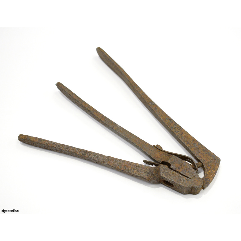 device for casting spherical bullets, mid-19th century