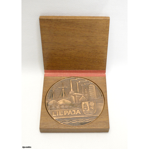 galda medaļa "Liepāja" oriģinālajā kastītē, Latvija, PSRS